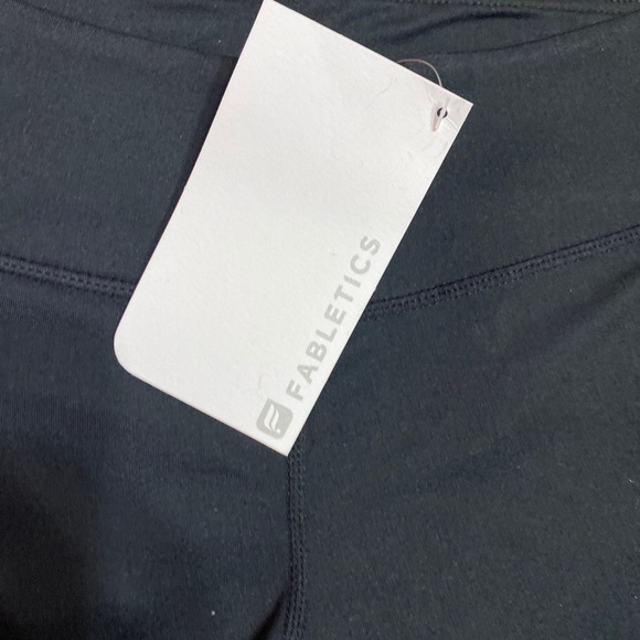 Fabletics Salar Crop Leggings Cropped Athletic Fitness Workout Women XS NWT. - Picture 3 of 9